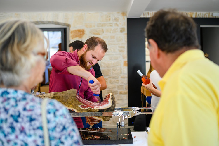 Ljetni festival istarskog pršuta u Tinjanu 4